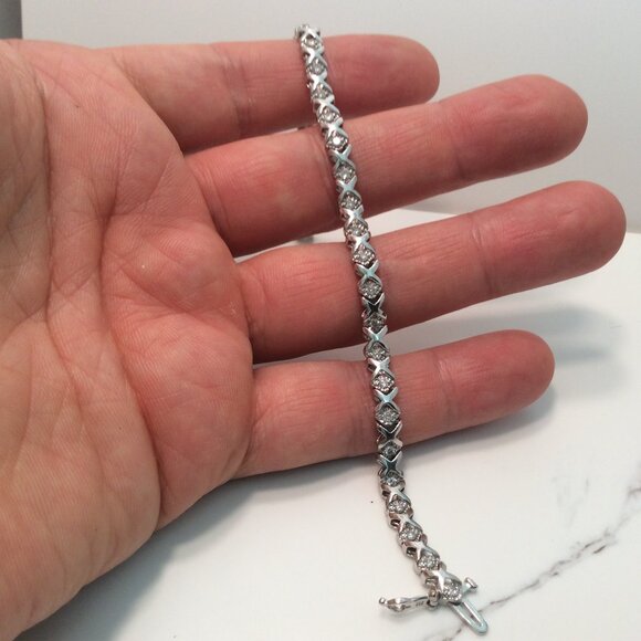 Lady's 10k WHITE Solid Real Gold Diamond XO Hearts and Kisses Bracelet 7.5g - Picture 6 of 8